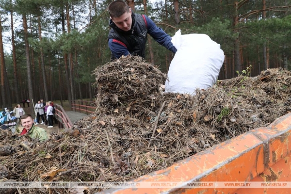 ФОТОРЕПОРТАЖ: Республиканский субботник прошел в Беларуси ФОТОРЕПОРТАЖ: Республиканский субботник прошел в Беларуси