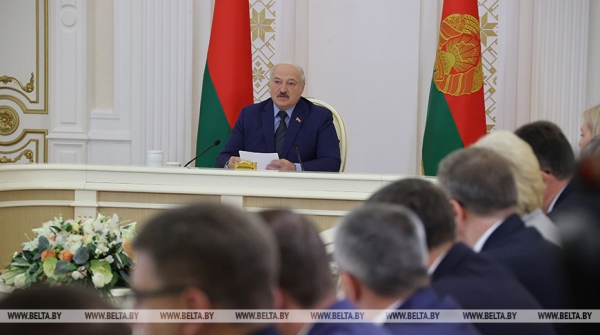 Лукашенко провел совещание по вопросам совершенствования кадровой политики Лукашенко провел совещание по вопросам совершенствования кадровой политики