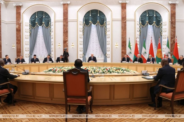 Реновация в свиноводстве, открытые сердца для Африки, планы с Узбекистаном и первая красавица. Итоги недели Президента Реновация в свиноводстве, открытые сердца для Африки, планы с Узбекистаном и первая красавица. Итоги недели Президента