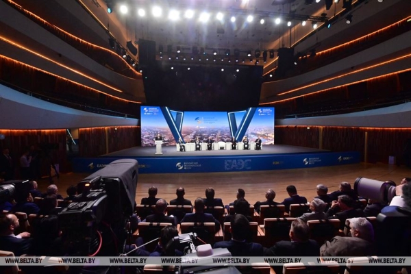 "Не можем и не должны отстать!" Все подробности программного выступления Лукашенко на Евразийском форуме