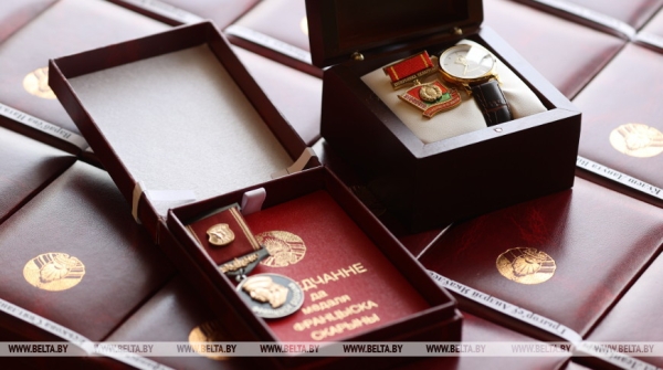 Головченко вручил государственные награды представителям различных сфер Головченко вручил государственные награды представителям различных сфер