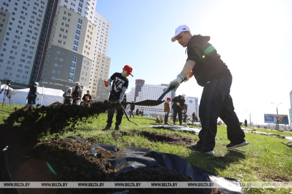 ФОТОРЕПОРТАЖ: Республиканский субботник прошел в Беларуси ФОТОРЕПОРТАЖ: Республиканский субботник прошел в Беларуси