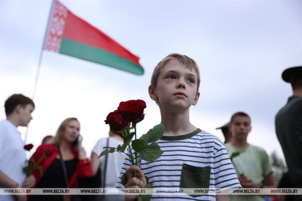 ФОТОРЕПОРТАЖ: 22 июня в Беларуси прошел День всенародной памяти жертв Великой Отечественной войны и геноцида белорусского народа ФОТОРЕПОРТАЖ: 22 июня в Беларуси прошел День всенародной памяти жертв Великой Отечественной войны и геноцида белорусского народа