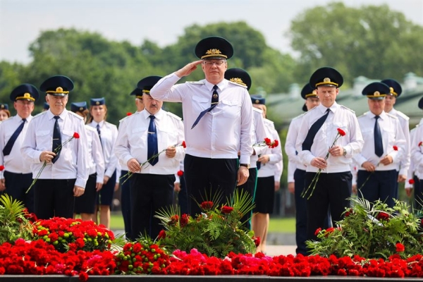 ФОТОРЕПОРТАЖ: 22 июня в Беларуси прошел День всенародной памяти жертв Великой Отечественной войны и геноцида белорусского народа ФОТОРЕПОРТАЖ: 22 июня в Беларуси прошел День всенародной памяти жертв Великой Отечественной войны и геноцида белорусского народа