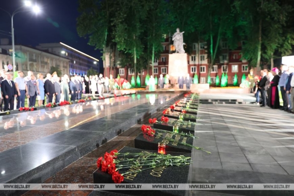 ФОТОРЕПОРТАЖ: 22 июня в Беларуси прошел День всенародной памяти жертв Великой Отечественной войны и геноцида белорусского народа ФОТОРЕПОРТАЖ: 22 июня в Беларуси прошел День всенародной памяти жертв Великой Отечественной войны и геноцида белорусского народа