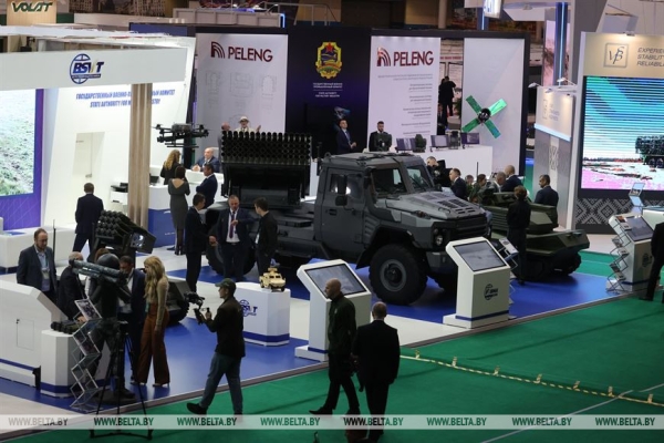 Головченко ознакомился с разработками отечественного и зарубежных ВПК на MILEX Головченко ознакомился с разработками отечественного и зарубежных ВПК на MILEX