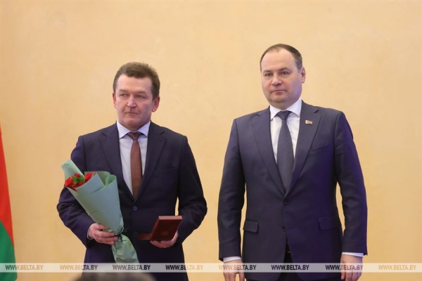 "Это люди исключительного трудолюбия и ответственности". Премьер Беларуси вручил госнаграды "Это люди исключительного трудолюбия и ответственности". Премьер Беларуси вручил госнаграды