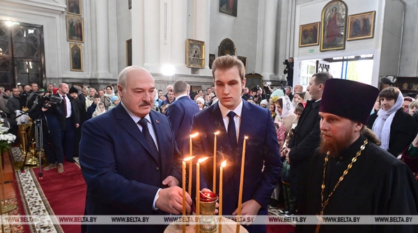 Российский "зонтик", новая страница в IT, первая леди и свечка с земляками. Итоги предпасхальной недели Президента Российский "зонтик", новая страница в IT, первая леди и свечка с земляками. Итоги предпасхальной недели Президента