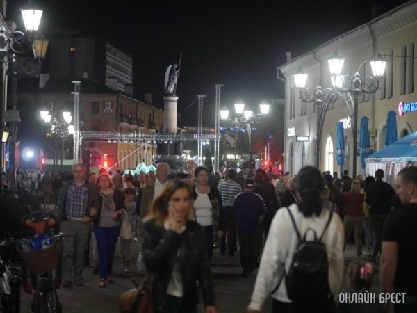 До которого часа подростки могут гулять одни на улице? До которого часа подростки могут гулять одни на улице?