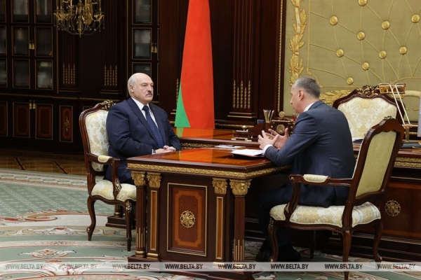 Лукашенко принял Крутого с комплексным докладом по белорусско-российским отношениям и не только Лукашенко принял Крутого с комплексным докладом по белорусско-российским отношениям и не только