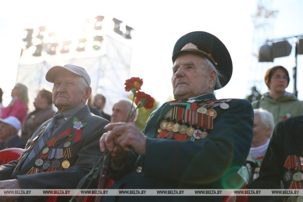 Правда Победы, приглашение на саммит в Нью-Йорк и старый новый праздник. Акценты символичной Недели Президента