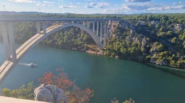В Черногорию на 17-летней Alfa Romeo. Белорусы 24 дня колесили по Европе на своём автомобиле. Сколько денег ушло?