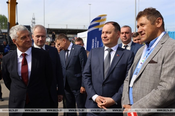 Сумма контрактов по итогам визита Головченко в Карелию и Мурманск составила около $100 млн Сумма контрактов по итогам визита Головченко в Карелию и Мурманск составила около $100 млн