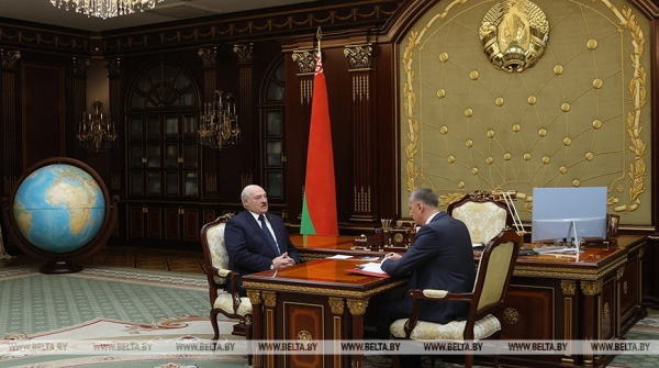 Лукашенко принял Крутого с комплексным докладом по белорусско-российским отношениям и не только Лукашенко принял Крутого с комплексным докладом по белорусско-российским отношениям и не только