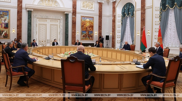 Готовность №1, безумство Киева, привет от команданте и Владимирский тяжеловоз. Итоги резонансной недели Президента Готовность №1, безумство Киева, привет от команданте и Владимирский тяжеловоз. Итоги резонансной недели Президента