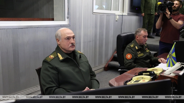 Обстановка не критическая, но есть настораживающие факторы. Подробности приезда Лукашенко на ЦКП ВВС и войск ПВО Обстановка не критическая, но есть настораживающие факторы. Подробности приезда Лукашенко на ЦКП ВВС и войск ПВО