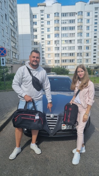 В Черногорию на 17-летней Alfa Romeo. Белорусы 24 дня колесили по Европе на своём автомобиле. Сколько денег ушло?