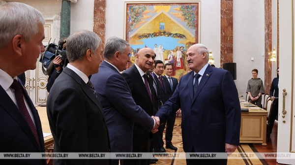 Готовность №1, безумство Киева, привет от команданте и Владимирский тяжеловоз. Итоги резонансной недели Президента Готовность №1, безумство Киева, привет от команданте и Владимирский тяжеловоз. Итоги резонансной недели Президента