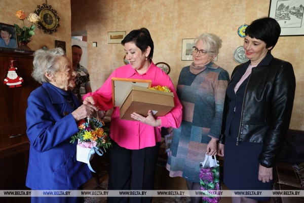 ФОТОРЕПОРТАЖ: В Беларуси чествуют ветеранов в преддверии Дня Победы ФОТОРЕПОРТАЖ: В Беларуси чествуют ветеранов в преддверии Дня Победы