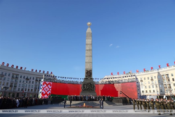 Правда Победы, приглашение на саммит в Нью-Йорк и старый новый праздник. Акценты символичной Недели Президента