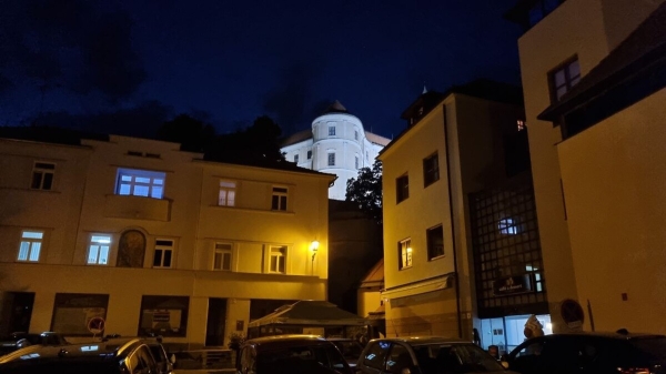 В Черногорию на 17-летней Alfa Romeo. Белорусы 24 дня колесили по Европе на своём автомобиле. Сколько денег ушло?