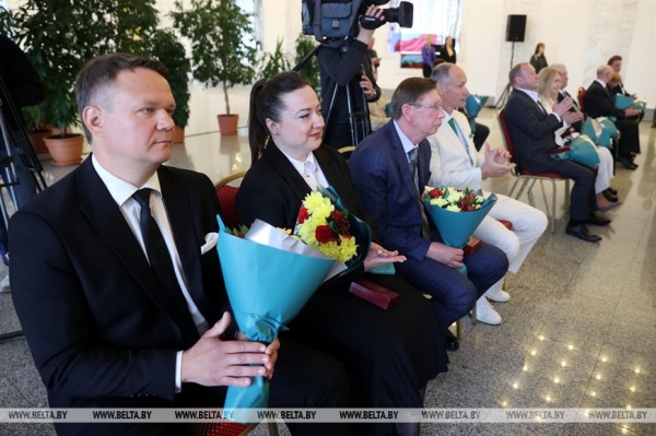 За труд, талант и преданность делу. Головченко вручил госнаграды представителям различных сфер За труд, талант и преданность делу. Головченко вручил госнаграды представителям различных сфер