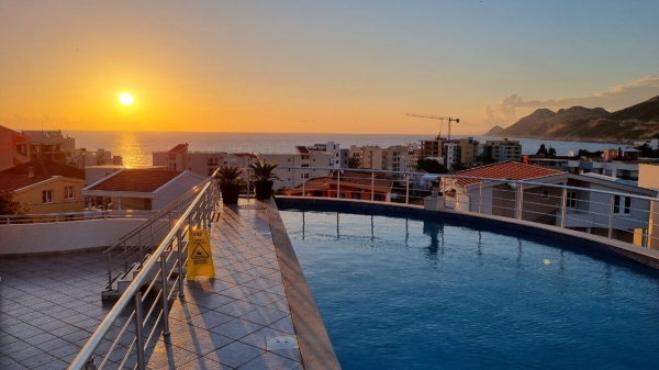 В Черногорию на 17-летней Alfa Romeo. Белорусы 24 дня колесили по Европе на своём автомобиле. Сколько денег ушло?