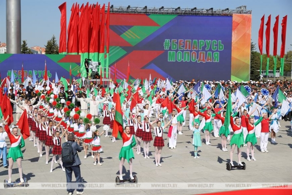 Правда Победы, приглашение на саммит в Нью-Йорк и старый новый праздник. Акценты символичной Недели Президента