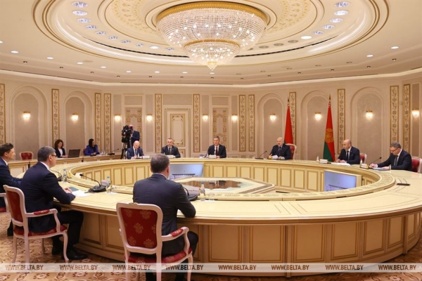 Лукашенко отметил рост торговли с Владимирской областью России и ориентировал на сохранение темпов