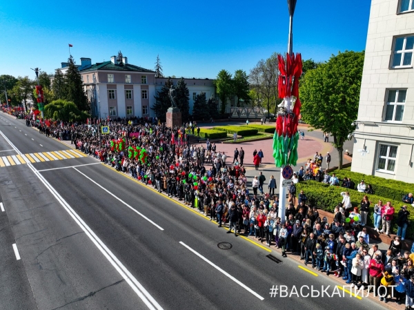 В Бресте впервые состоялся парад военной техники 9 Мая. Публикуем видео и фото