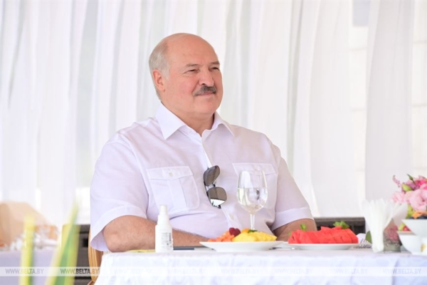 Лукашенко: белорусско-российские отношения являются стержнем ЕАЭС и СНГ Лукашенко: белорусско-российские отношения являются стержнем ЕАЭС и СНГ