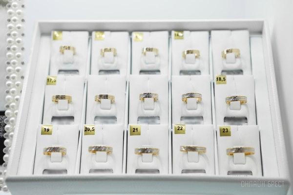 Новый ювелирный магазин «DIAMANTE» открылся на Московской в Бресте. Ослепительные скидки до 80% на все украшения Новый ювелирный магазин «DIAMANTE» открылся на Московской в Бресте. Ослепительные скидки до 80% на все украшения