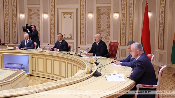 Лукашенко оценил объем торговли с Липецкой областью: неплохая цифра, но полмиллиарда лучше Лукашенко оценил объем торговли с Липецкой областью: неплохая цифра, но полмиллиарда лучше