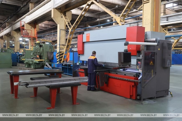 Лукашенко на "Могилевлифтмаше" призвал использовать нынешнее окно возможностей Лукашенко на "Могилевлифтмаше" призвал использовать нынешнее окно возможностей