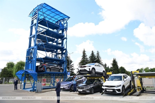 Лукашенко на "Могилевлифтмаше" призвал использовать нынешнее окно возможностей Лукашенко на "Могилевлифтмаше" призвал использовать нынешнее окно возможностей