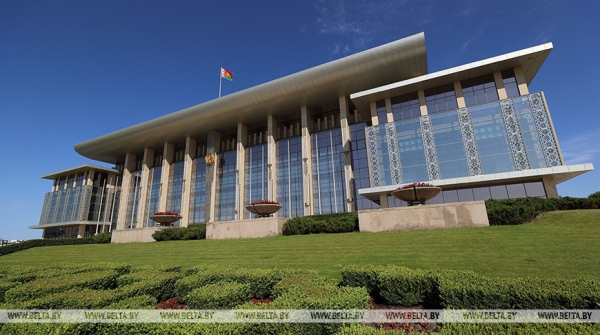 Лукашенко подписал закон о присоединении Беларуси к 22 международным договорам в рамках ШОС Лукашенко подписал закон о присоединении Беларуси к 22 международным договорам в рамках ШОС