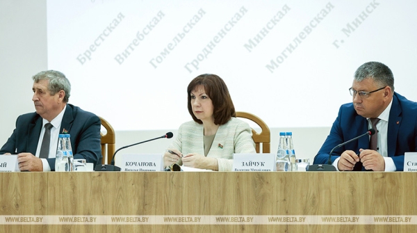 Кочанова: формализма в работе с обращениями граждан быть не должно Кочанова: формализма в работе с обращениями граждан быть не должно
