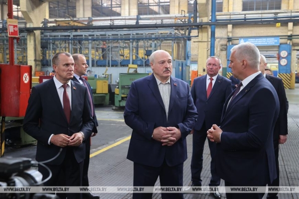 Лукашенко на "Могилевлифтмаше" призвал использовать нынешнее окно возможностей Лукашенко на "Могилевлифтмаше" призвал использовать нынешнее окно возможностей