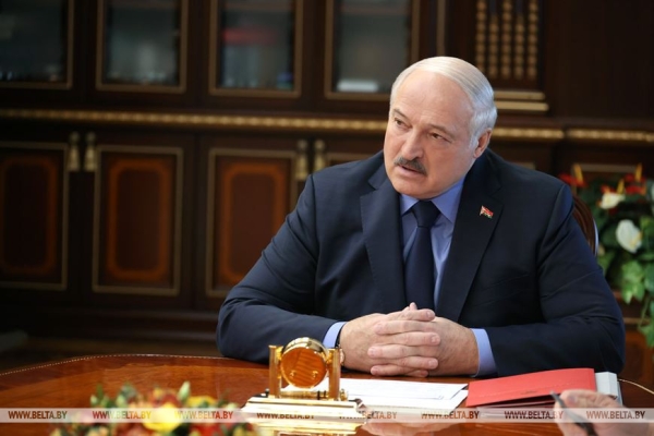 Лукашенко обозначил задачи и отметил уникальность кадровых решений по министрам ЖКХ и Минтранса Лукашенко обозначил задачи и отметил уникальность кадровых решений по министрам ЖКХ и Минтранса