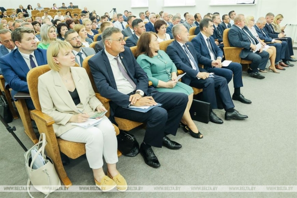 Кочанова: формализма в работе с обращениями граждан быть не должно Кочанова: формализма в работе с обращениями граждан быть не должно