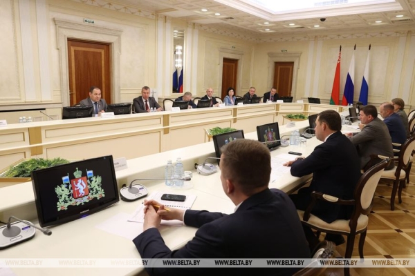 Авиация, промкооперация и открытие сети магазинов: Головченко о сотрудничестве со Свердловской областью Авиация, промкооперация и открытие сети магазинов: Головченко о сотрудничестве со Свердловской областью