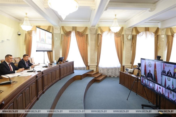 Лукашенко требует не пенять на погоду, а усердно трудиться в полях. Какова ситуация в каждом регионе?