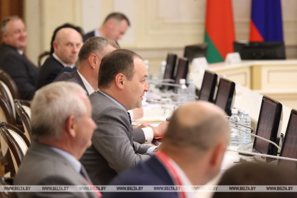 Авиация, промкооперация и открытие сети магазинов: Головченко о сотрудничестве со Свердловской областью Авиация, промкооперация и открытие сети магазинов: Головченко о сотрудничестве со Свердловской областью