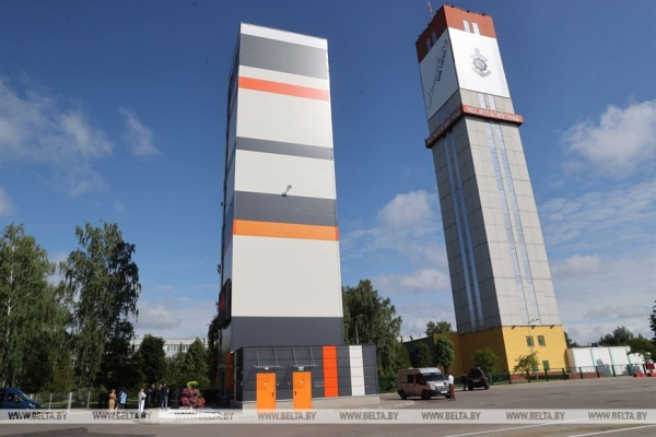 Лукашенко на "Могилевлифтмаше" призвал использовать нынешнее окно возможностей Лукашенко на "Могилевлифтмаше" призвал использовать нынешнее окно возможностей