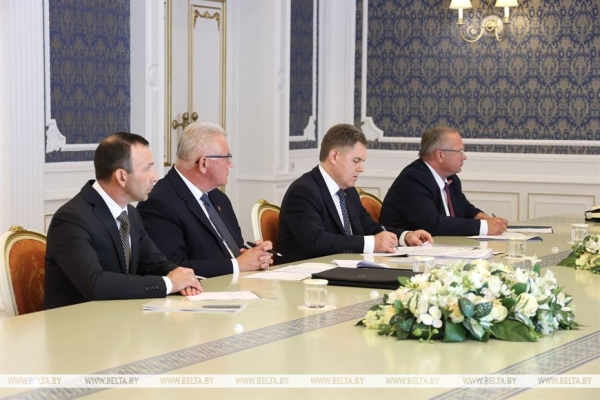 Судьба Украины, просьба от Путина, самая медийная персона и "незачет" Минобразования. Акценты яркой Недели Президента Судьба Украины, просьба от Путина, самая медийная персона и "незачет" Минобразования. Акценты яркой Недели Президента