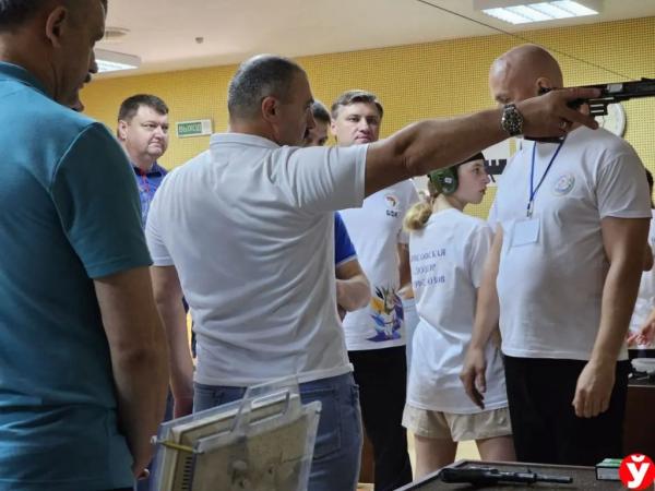 Губернатор Минщины выделит 100 тыс. рублей на развитие СДЮШОР в Борисове Губернатор Минщины выделит 100 тыс. рублей на развитие СДЮШОР в Борисове