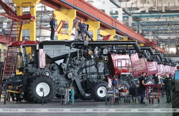 Какую роль в создании отрасли белорусского зернового комбайностроения сыграл Президент. Разбираемся в истории и перспективах