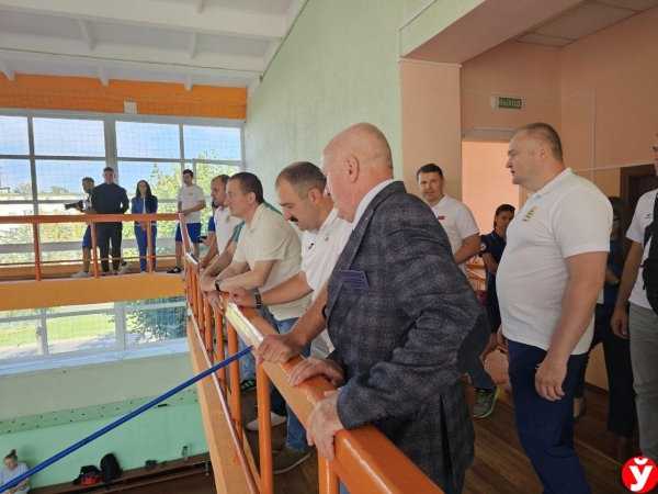 Губернатор Минщины выделит 100 тыс. рублей на развитие СДЮШОР в Борисове Губернатор Минщины выделит 100 тыс. рублей на развитие СДЮШОР в Борисове