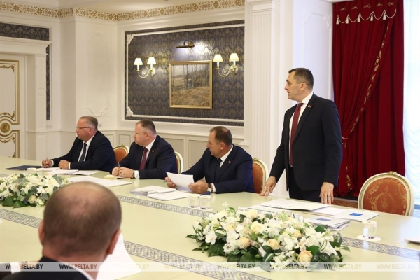 Динамика в АПК, фишки Форума регионов и отечественная вакцина. Лукашенко собрал совещание по развитию Витебской области Динамика в АПК, фишки Форума регионов и отечественная вакцина. Лукашенко собрал совещание по развитию Витебской области