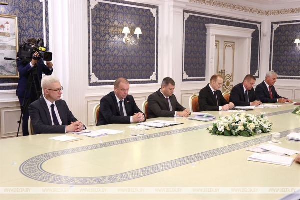 Динамика в АПК, фишки Форума регионов и отечественная вакцина. Лукашенко собрал совещание по развитию Витебской области Динамика в АПК, фишки Форума регионов и отечественная вакцина. Лукашенко собрал совещание по развитию Витебской области